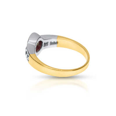 Golden bicolour ring with ruby and 6 diamonds