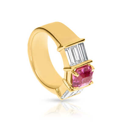 Art Deco ring in yellow gold with pink sapphire and baguettes