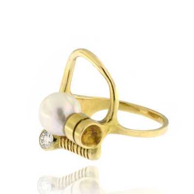 Yellow gold ring with pearl and brilliant