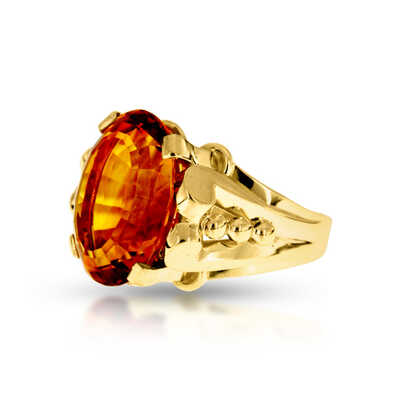 Yellow gold ring with topaz