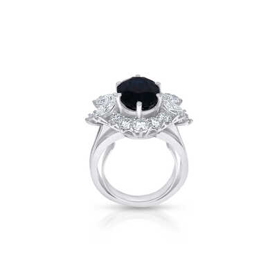 Entourage in platina met donkerblauwe saffier en 16 diamanten