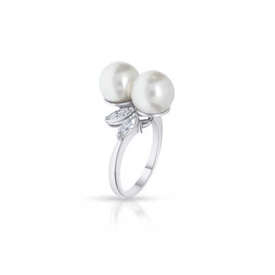Platina ring met 2 Akoya parels en 4 diamanten