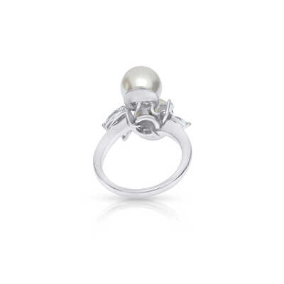 Platina ring met 2 Akoya parels en 4 diamanten