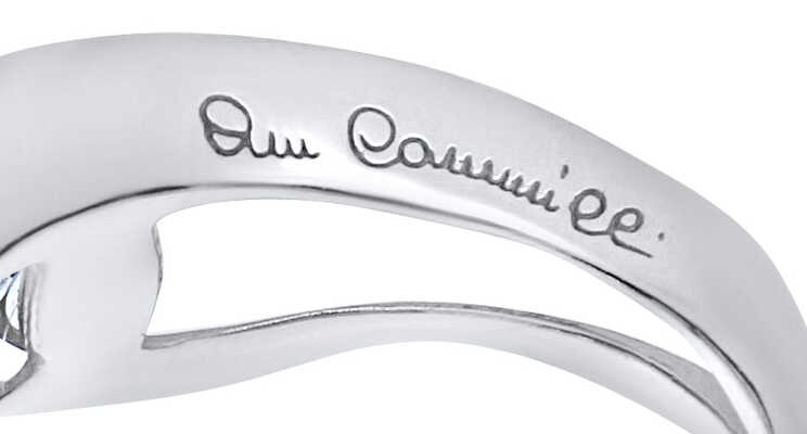 Witgouden solitaire met een briljant gezet in een organisch golvende ringband